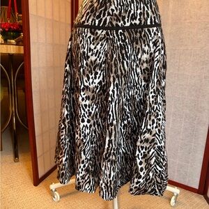 Jones Wear Black and White Patterned A-Line Skirt